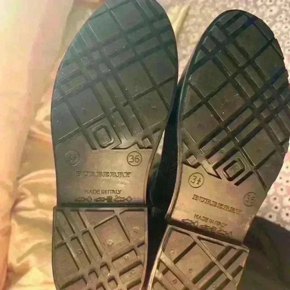 Authentic- see pics these were bought at a luxury secondhand store - Picture 4 of 10